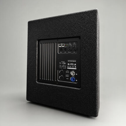 Subwoofer activo Compact Pro 15N 100L 40Hz - panel trasero con módulo GLA1204 de 3 canales